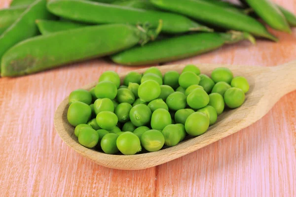 Sweet green peas on wooden background — Stock Photo, Image