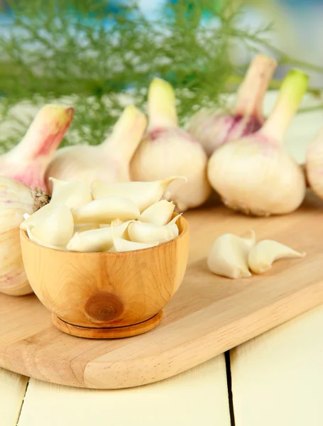 Fresh garlic on wooden table, on bright background — Stock Photo, Image