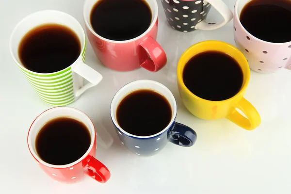 Molte tazze di caffè isolato su bianco — Foto Stock