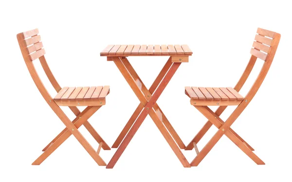 Mesa de madeira com cadeiras isoladas em branco — Fotografia de Stock
