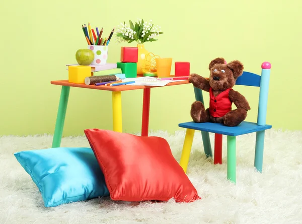 Camera moderna per bambini con attrezzature e giocattoli — Foto Stock