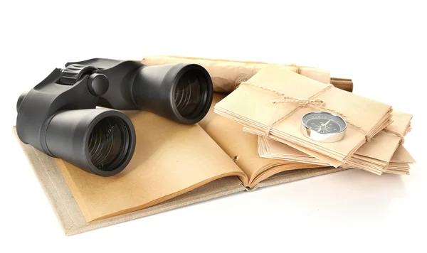 Binóculos modernos pretos com caderno antigo isolado em branco — Fotografia de Stock