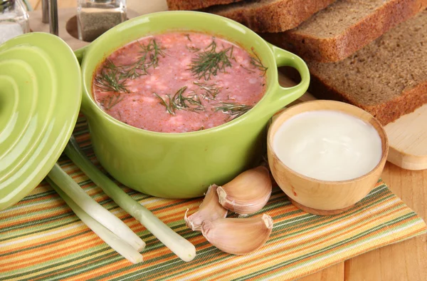 Lezzetli borsch üzerinde tablo yakın çekim — Stok fotoğraf