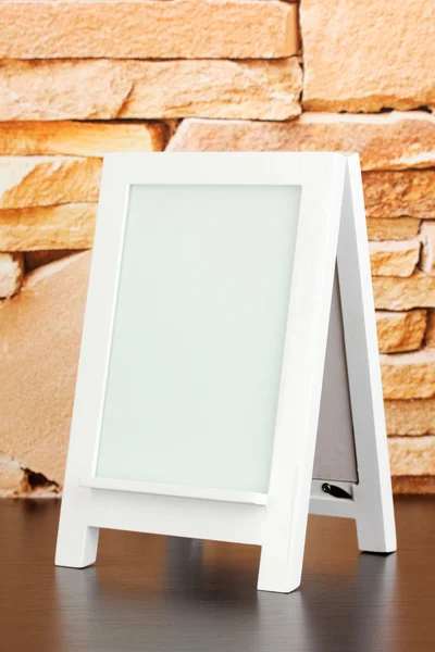 Wit fotoframe voor huis decoratie op stenen muur achtergrond — Stockfoto