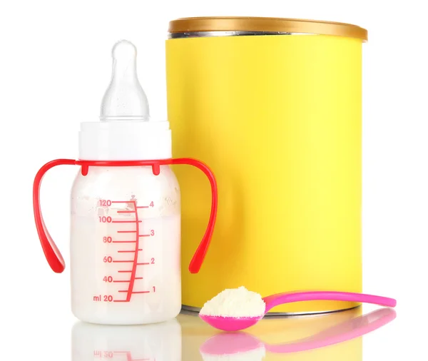 Fles met melk en voedsel voor baby's geïsoleerd op wit — Stockfoto