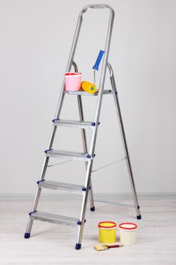 Metal merdiven ve Oda boya