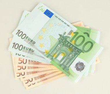 Avro banknotları beyaza izole edildi