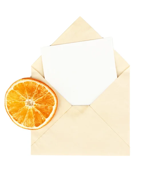 Envelope antigo com papel em branco isolado em branco — Fotografia de Stock