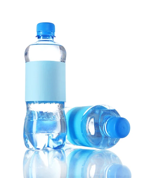Bottiglie d'acqua isolate su bianco — Foto Stock