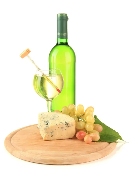 Wine, tasty blue cheese and grape on cutting board, isolated on white — Stock Photo, Image
