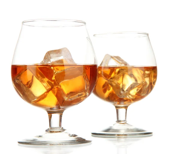 Okulary brandy z lód na białym tle — Zdjęcie stockowe