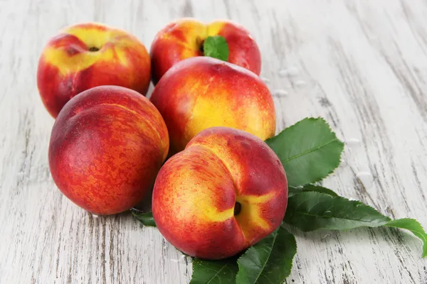 Peaches on wooden table — Stock Photo, Image