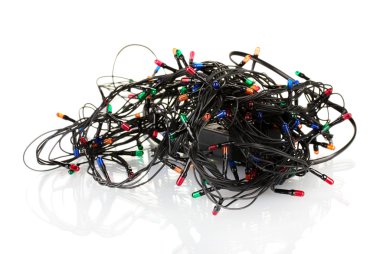 fachada de una casa antigua con ventanas de arco