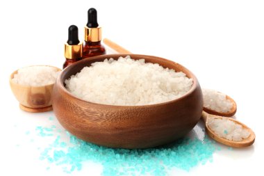 güzel deniz tuzu üzerinde beyaz izole kase,