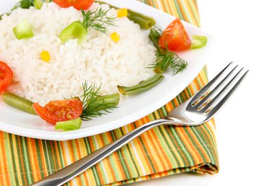 sebzeler üzerinde beyaz izole lezzetli risotto