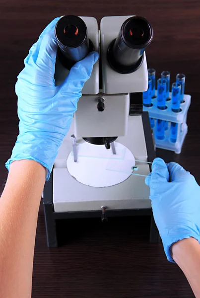 Scientist working at laboratory — Stock Photo, Image