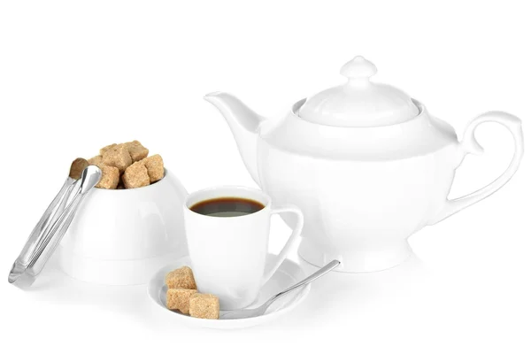 Tasse Kaffee, Zuckerdose und Teekanne isoliert auf weiß — Stockfoto