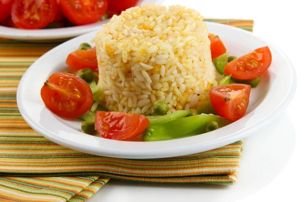 Risoto delicioso com legumes isolados em branco — Fotografia de Stock