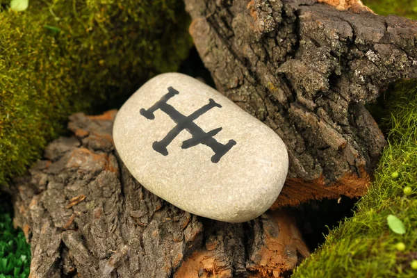 Waarzeggerij met symbolen op steen close-up — Stockfoto