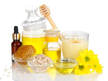 yağlar ve üzerinde beyaz izole bal kokulu bal spa