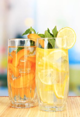 meyve içkileri tablosu Café buz küpleri ile gözlük