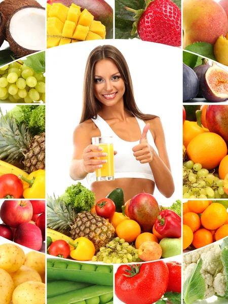 Schöne junge Frau mit Obst und Gemüse und einem Glas Saft — Stockfoto