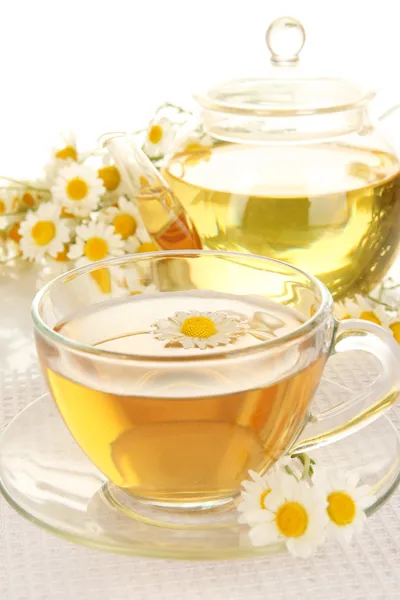 Filiżankę herbaty ziołowe z camomiles z bliska — Zdjęcie stockowe