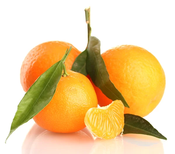 Ripe sweet tangerine with leaves, isolated on white — Stock Photo, Image