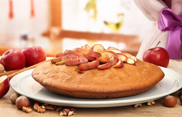 Tasty homemade pie with apples and jam, on wooden table in cafe — Stock Photo, Image