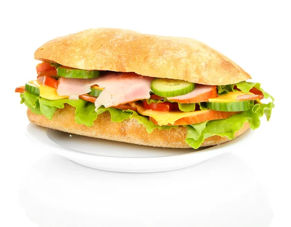 Sandwich frais et savoureux au jambon et légumes isolés sur blanc — Photo