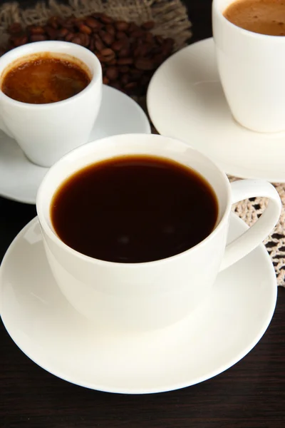 Sortiment an verschiedenen heißen Kaffeegetränken hautnah — Stockfoto