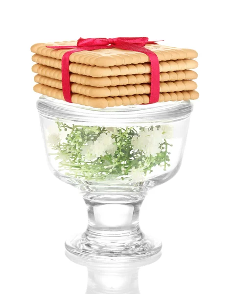 Zoete koekjes gebonden met kleurrijke linten geïsoleerd op wit — Stockfoto