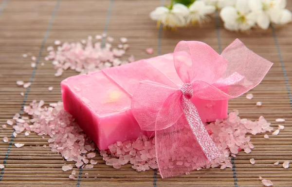 Natural handmade soap on bamboo mat — Stock Photo, Image