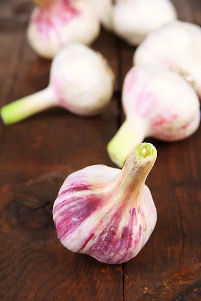 Fresh garlic, on wooden background — Stock Photo, Image