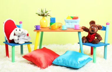 Ekipman ve oyuncaklar ile modern çocuk odası