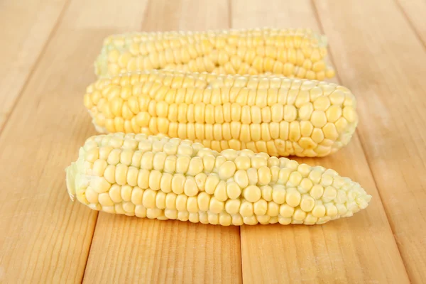 Fresh corn on wooden background — Stock Photo, Image