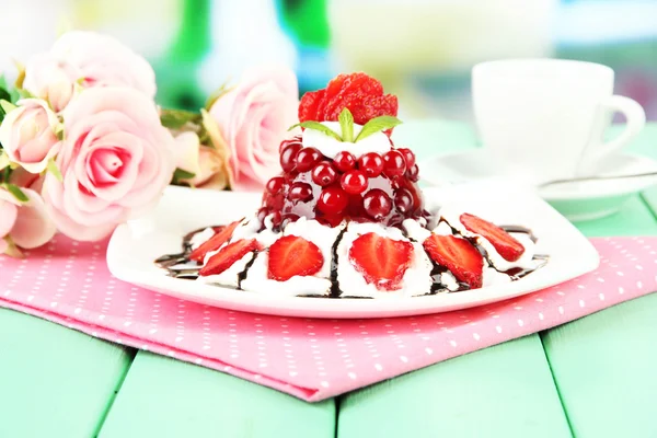 Tasty jelly dessert with fresh berries, on bright background — Stock Photo, Image