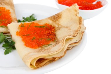 beyaz izole kırmızı havyar ile lezzetli gözleme