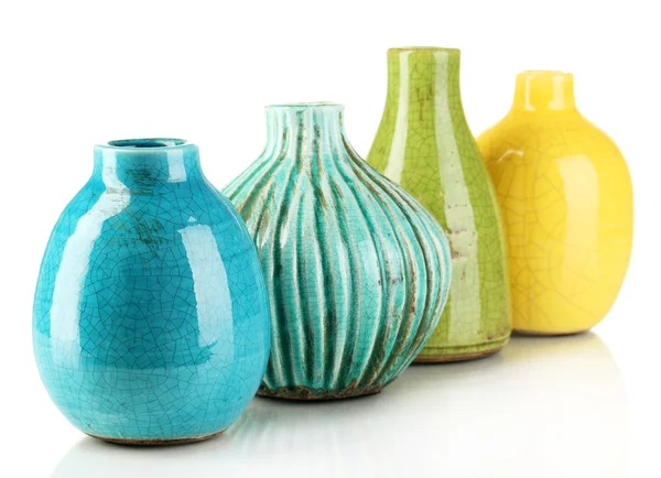 Декоративные керамические вазы изолированы на белом — стоковое фото