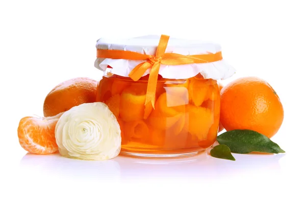 Oranžový jam s kůrou a mandarinky, izolované na bílém — Stock fotografie