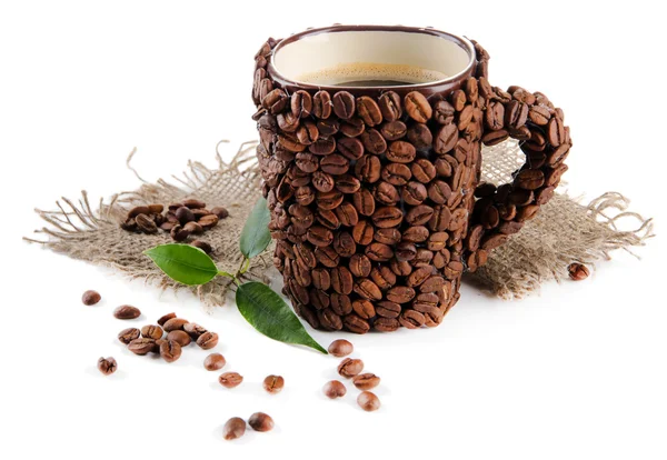 Tasse Kaffeebohnen isoliert auf weiß — Stockfoto