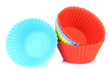 yığın üzerinde beyaz izole renkli cupcake olguların