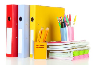 parlak office klasörler ve üzerinde beyaz izole farklı ileti örneği