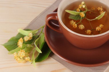 çay ıhlamur peçete ahşap tablo ile