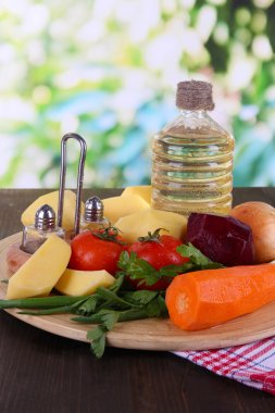 kompozisyon parlak zemin üzerinde sebze