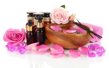 Spa kompozisyon üzerinde beyaz izole aroma yağları ile