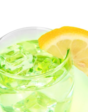 su ve buz üzerinde beyaz izole ile cam