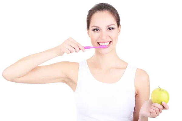 Усміхнена жінка з яблуком і зубною щіткою ізольована на білому — стокове фото