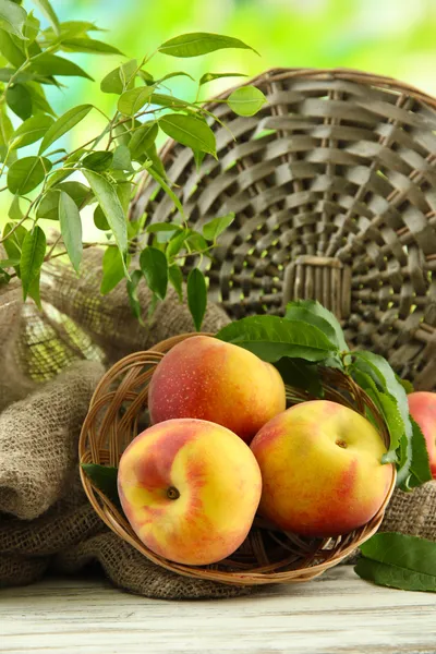 Ripe sweet peaches on wooden table in garden, close up — Stock Photo, Image