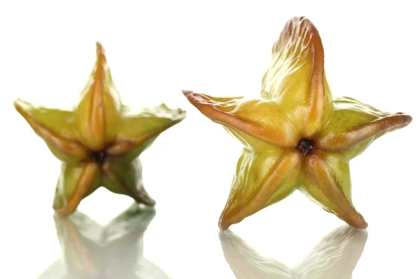 Dos carambolas maduras aisladas en blanco — Foto de Stock